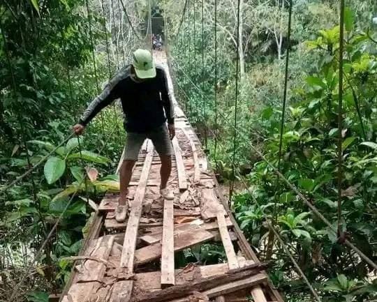 Jembatan Leuwi Jurig Penghubung Dua Kecamatan Nyaris Rubuh.