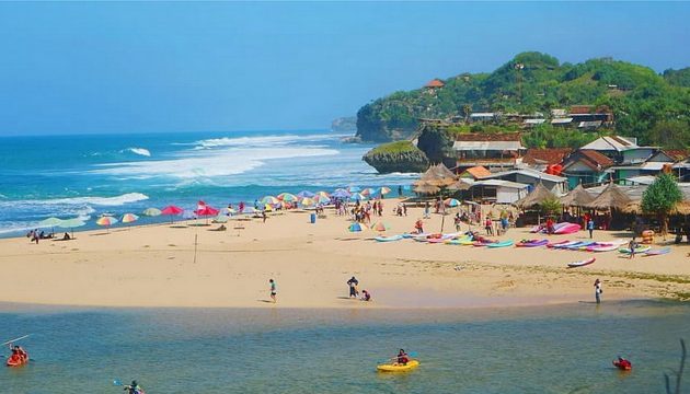 10 Rekomendasi Pantai Terindah di Yogyakarta yang Wajib Kalian Kunjungi