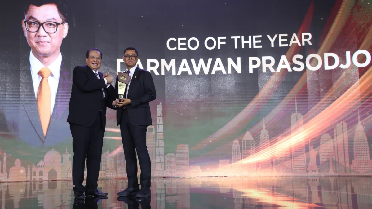 Dirut PLN Darmawan Prasodjo Kembali Dinobatkan Jadi CEO Of The Year