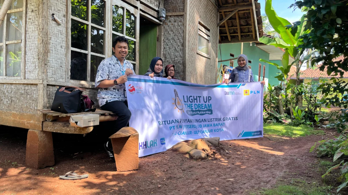 PLN UP3 Cianjur Kembali Nyala Listrik Gratis Melalui Light Up the Dream