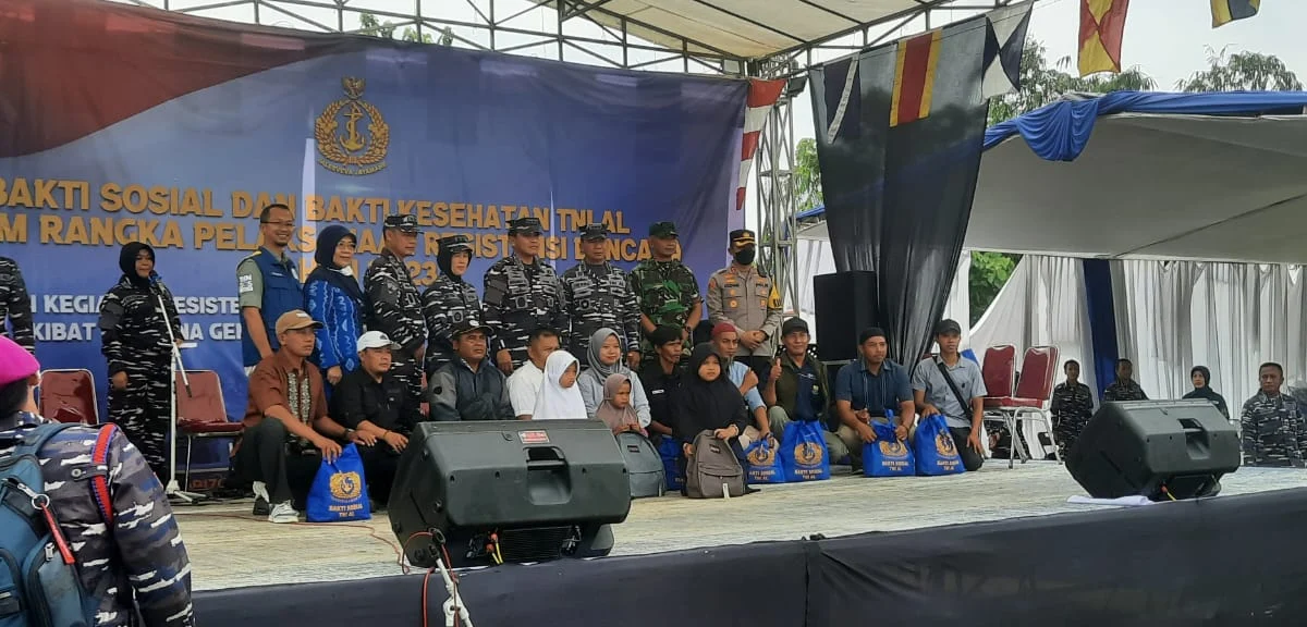 PLN UP3 Cianjur Amankan Pasokan Listrik Bakti Sosial TNI AL