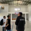 Kecamatan Karangtengah Terima Logistik Pemilu Paling Akhir. (zan)