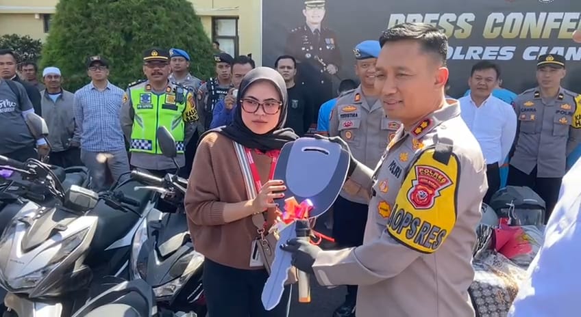 Polres Cianjur Kembalikan Motor yang Hilang pada Pemilik. (zan)