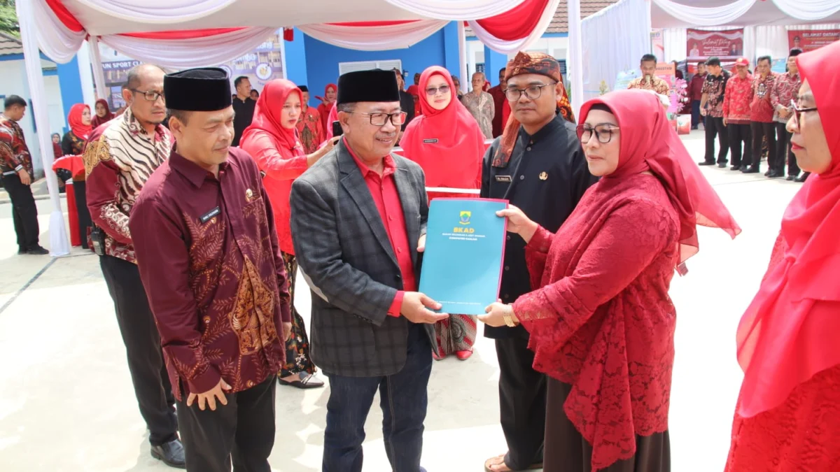 Puluhan Sekolah Tingkat SD dan SMP Terima Sertifikat Tanah yang Sah. (zan)