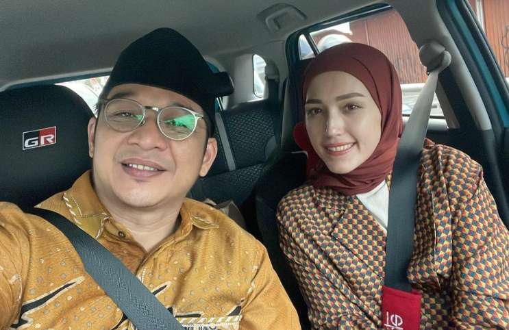 7 Artis Nikahi Pramugari