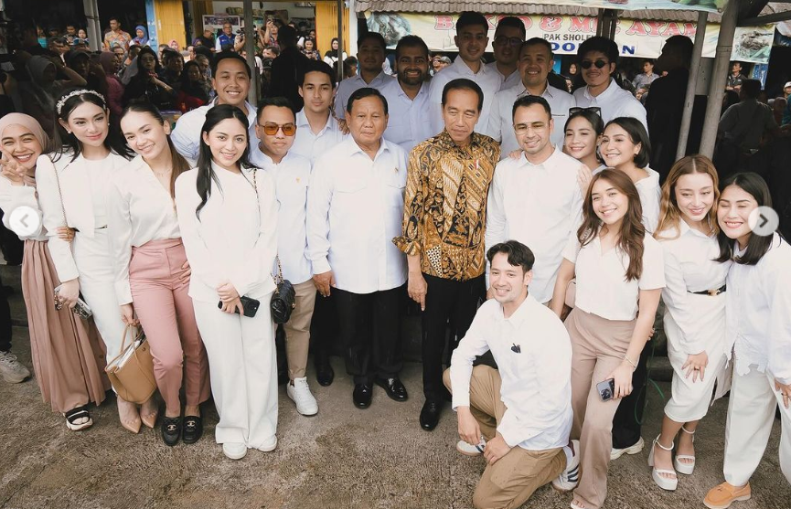 Artis Makan Bakso Bareng Jokowi