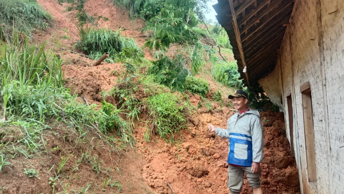 Longsor di Campakamulya Cianjur, Seret Rumah hingga Putus Jalan Penghubung Antar Desa