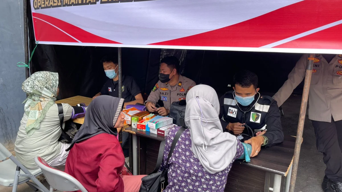 Polres Cianjur Beri Vitamin dan Layanan Kesehatan Gratis untuk Petugas Sorlip