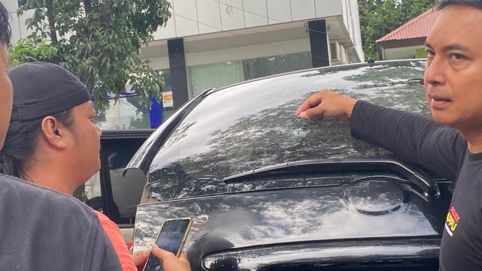 Foto: Mobil Ketua Garda Prabowo Prabowo-Sulsel Jabal Nur ditembak OTK di Bantaeng. (Dok. Istimewa)