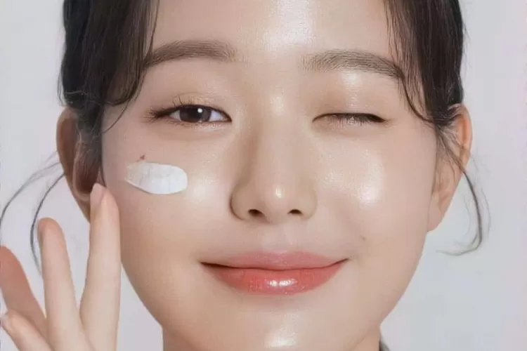 4 Rekomendasi Sunscreen Korea untuk Mencerahkan Wajah, Flek Hitam Hilang 