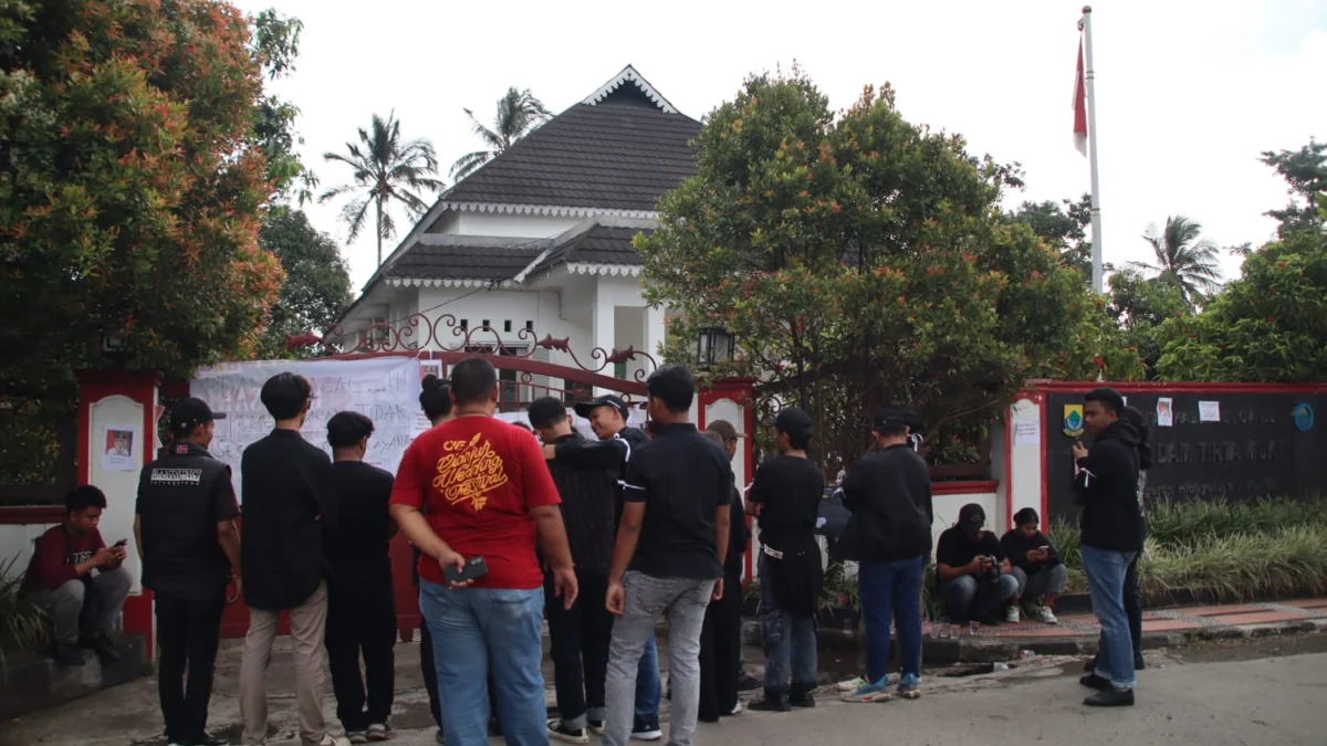 Kantor Perumdam Tirta Mukti Cianjur Didemo