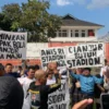 Bobotoh Persib Minta Anies Bangun Stadion Standar FIFA