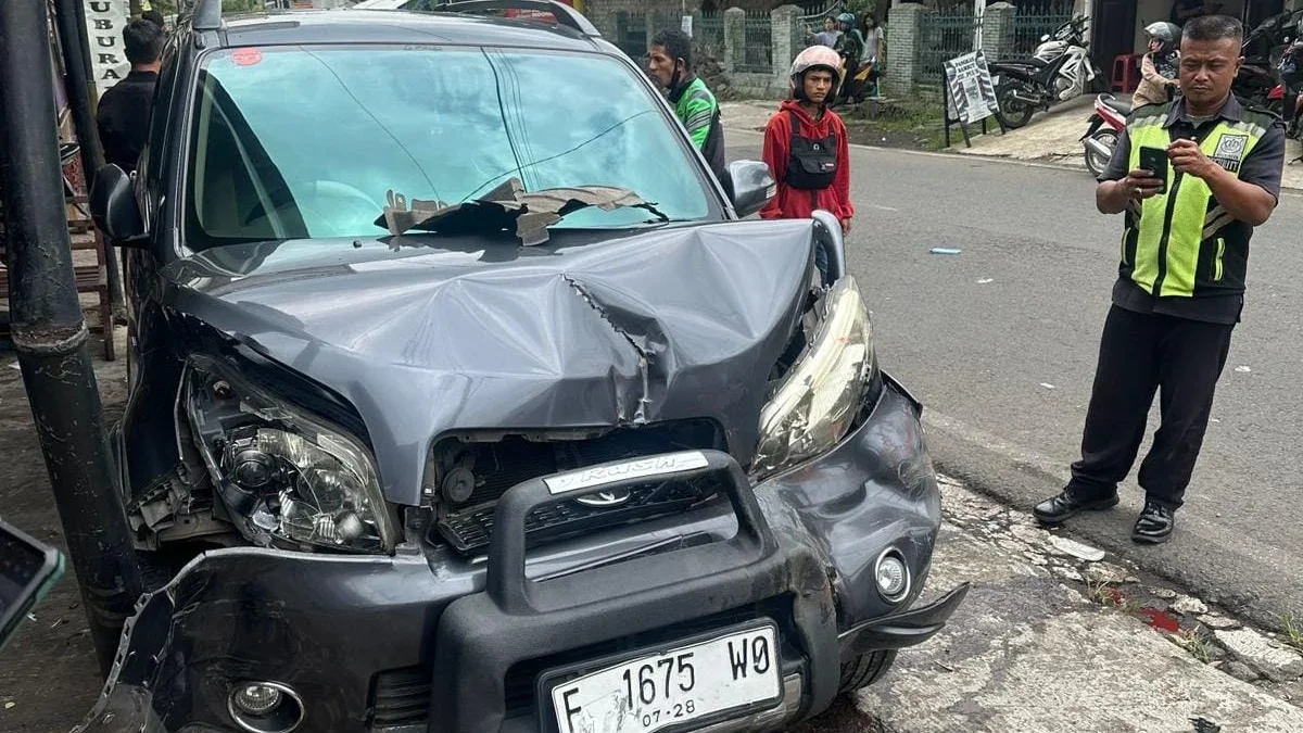 Akibat Sopir Mengantuk, Mobil Tabrak 9 Motor.