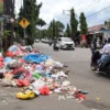 Sampah menumpuk