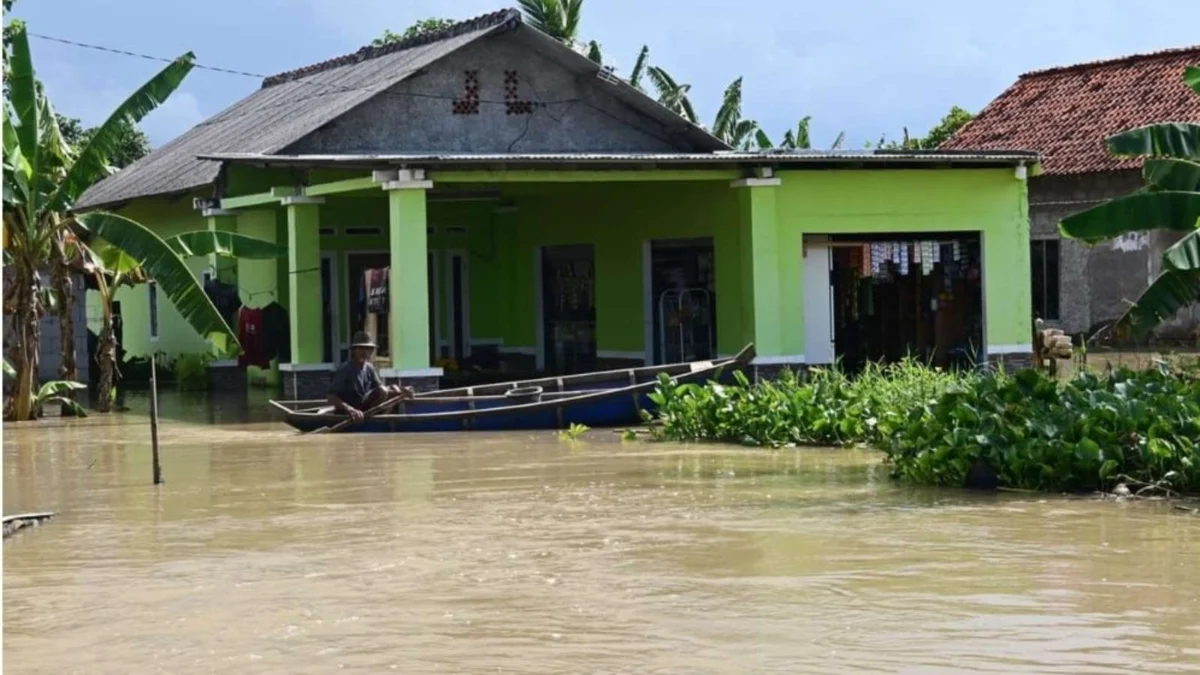 Bencana Banjir di Jawa Barat Akibatkan Kerusakan Struktural Infrastruktur Publik .