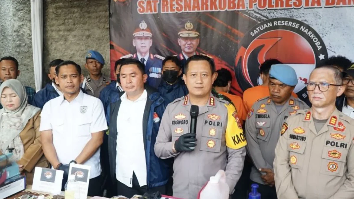 Kapolresta Bandung Kombes Pol Kusworo Wibowo saat rilis kasus rumah industri narkoba jenis sintetis di Nagreg,