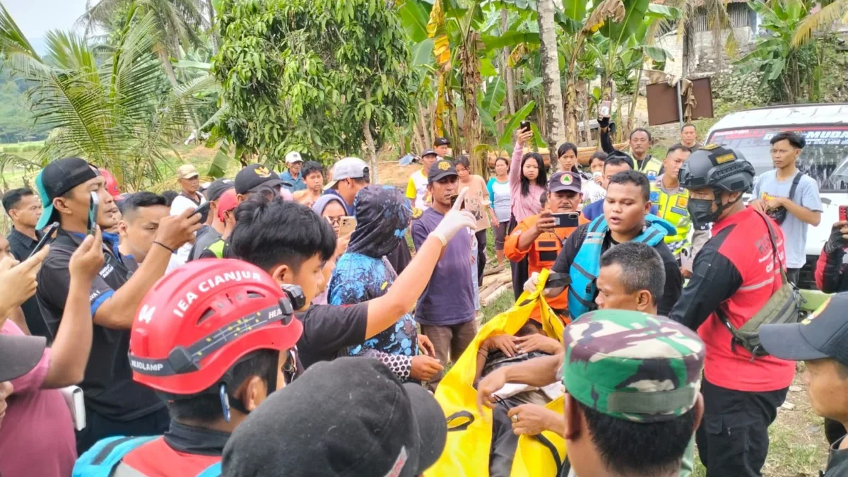 Diduga Alami Gangguan Jiwa Seorang Pria Nekat Lompat dari Jembatan Citarum