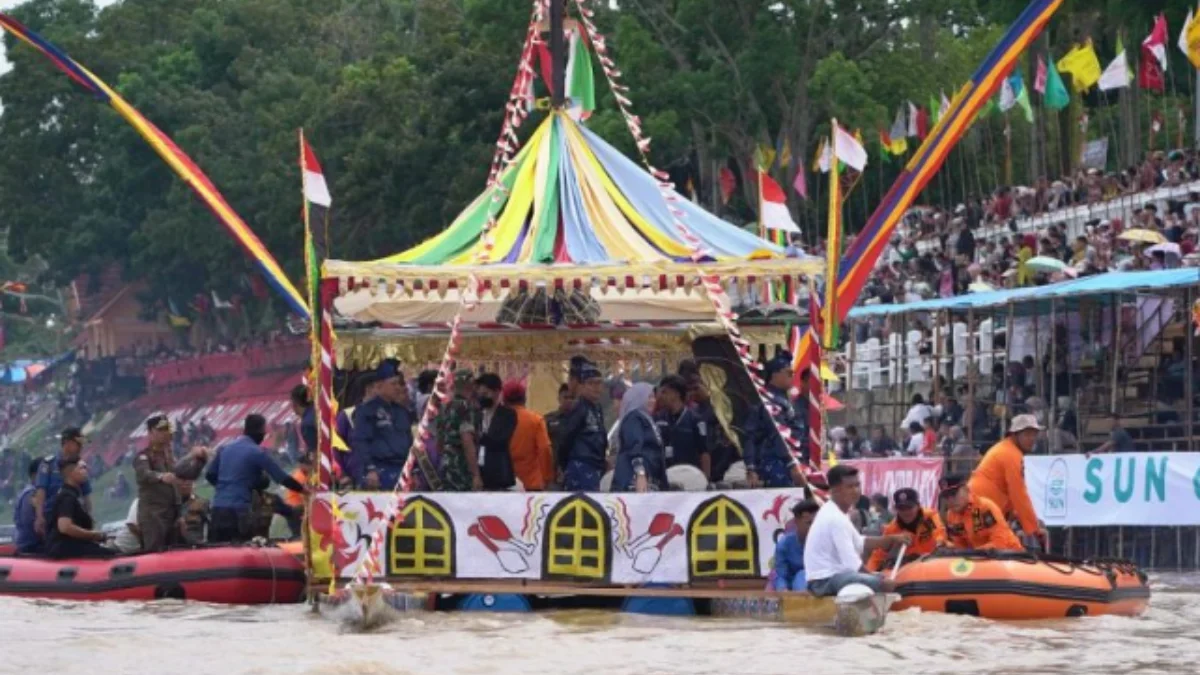 Festival Pacu Jalur Tradisional