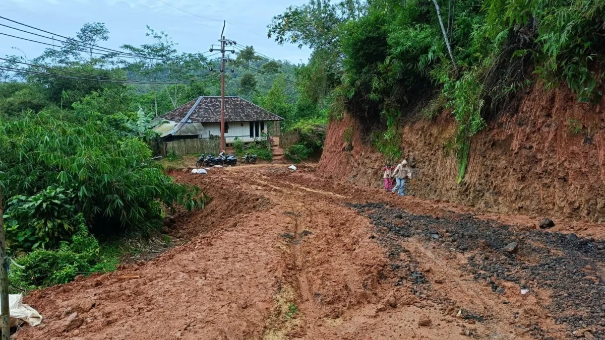 Jalan Cisampih Desa Sukagalih Kecamatan Takokak