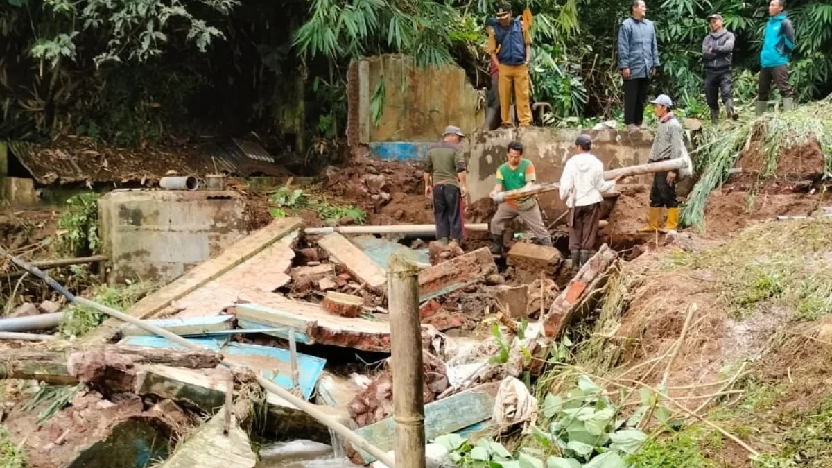 Pipa Transmisi Air Putus Akibat Banjir, Perumdam Tirta Mukti Gercep Perbaiki Perumdam Tirta Mukti Cianjur
