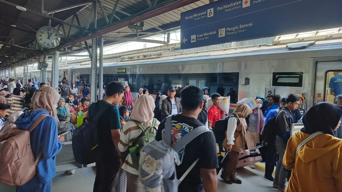 KAI Group Layani 16,3 Juta Pelanggan Selama Masa Angkutan Lebaran 2025 KAI