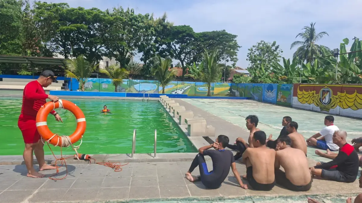Begini Cara Basarnas Cianjur Praktikkan Cara Menyelamatkan Korban Tenggelam