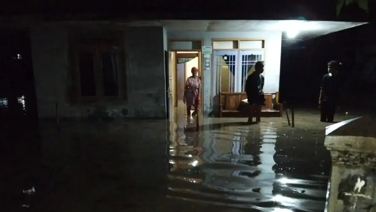 Dua Rumah Hanyut Terseret Banjir di Sindangbarang, Puluhan Lainnya Terendam