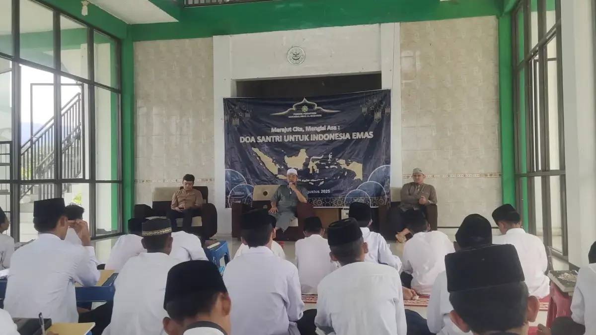 Santri Pondok Pesantren Darussalamah Al-Mubarok Mengukir Cita untuk Indonesia Emas 2045