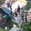 Truk Boks Terjun ke Jurang Sedalam 20 Meter di Puncak Cipanas