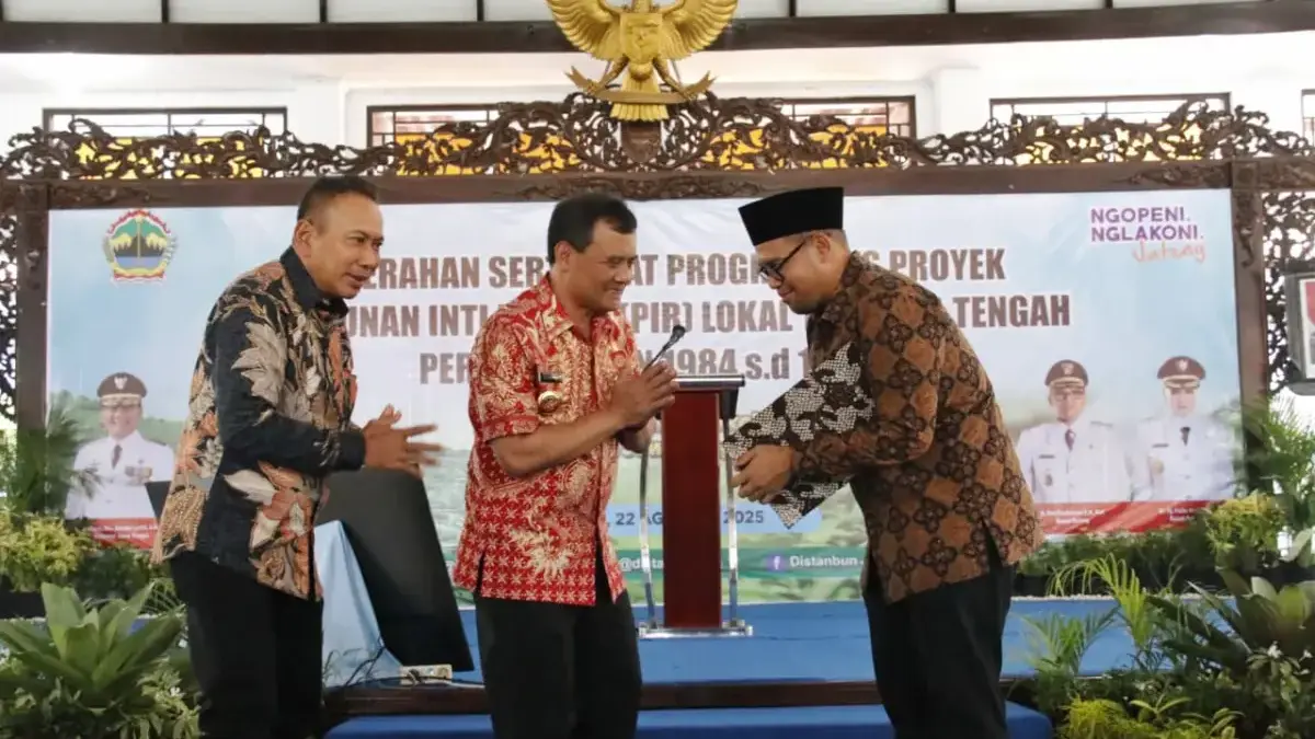 Hutang Petani  Eks Proyek PIR Dihapus, Gubernur Ahmad Luthfi Bagikan 1.065 Sertifikat Tanah