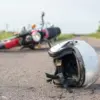 ilustrasi motor terjatuh