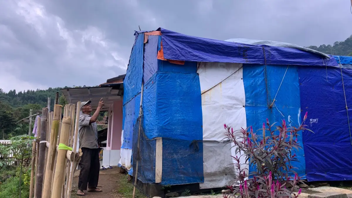Sejak Gempa Cianjur Tiga Tahun Silam, Fitria dan Anaknya Masih Tinggal di Tenda Huntara