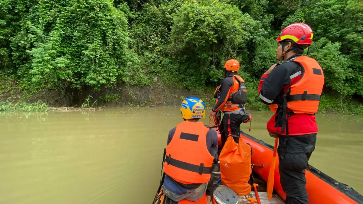 Tim SAR Gabungan Sisir Sungai Cisokan, Cari Pemilik Motor Misterius yang Diduga Hilang Tenggelam Tim SAR Gabungan Sisir Sungai Cisokan, Cari Pemilik Motor Misterius yang Diduga Hilang Tenggelam