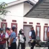 Dinsos Cianjur Pasangi Stiker Rumah Penerima Bansos