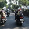 Berboncengan