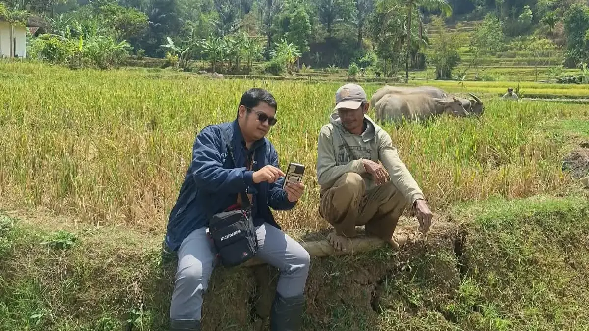 Angga Sumitra, Mantri BRI Unit Banjarwangi, Branch Office Garut.