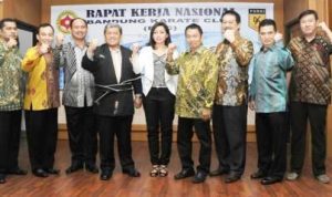 Aher Dikukuhkan Jadi Dewan Penasihat Bandung Karate Club Aher Dikukuhkan Jadi Dewan Penasihat Bandung Karate Club