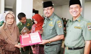 Pemda Bandung Barat Entaskan Kemiskinan Kartu Cermat KBB - bandung ekspres