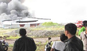 Si Jago Merah Lalap Pabrik Kebakaran Pabrik - bandung ekspres