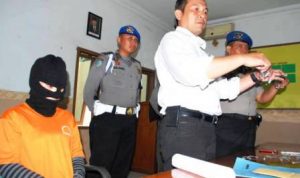 Ibu Jual Sabu Demi Anak NARKOBA - bandung ekspres