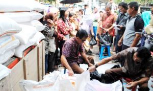 Operasi Pasar Beras Murah - bandung ekspres