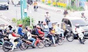 Pengendara Nekat Lawan Arah Pengendara Nekat Lawan Arah
