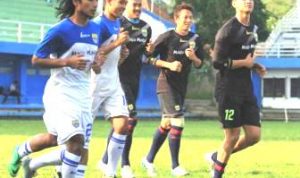 Persib Latihan - DJANUR - bandung ekspres