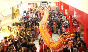 Red In Love Warnai Miko Mall - bandung ekspres