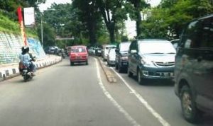 Pertanyakan Amdal Lalin Wisata Antrean kendaraan mengular menuju arah Lembang