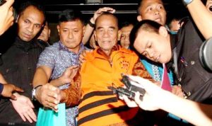 KPK tahan Gubernur Riau - bandung ekspres