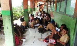 Longsor SDN Sukaasih - bandung ekspres