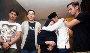 OLGA SYAHPUTRA MENINGGAL - bandung ekspres