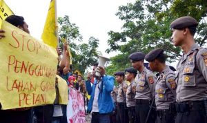 PMII Gerudug Kantor Bulog - bandung ekspres