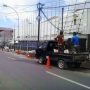 Petugas memperbaiki PJU di kawasan Asia Afrika -bandungekspres